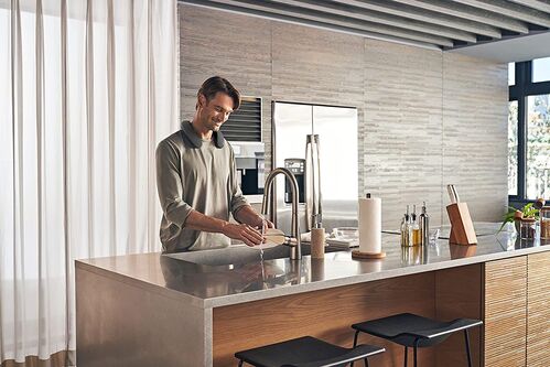Sony Altavoz Estilo Neckband con Bluetooth y Sonido Dolby Atmos Envolvente, Transmisor Incluido, Negro